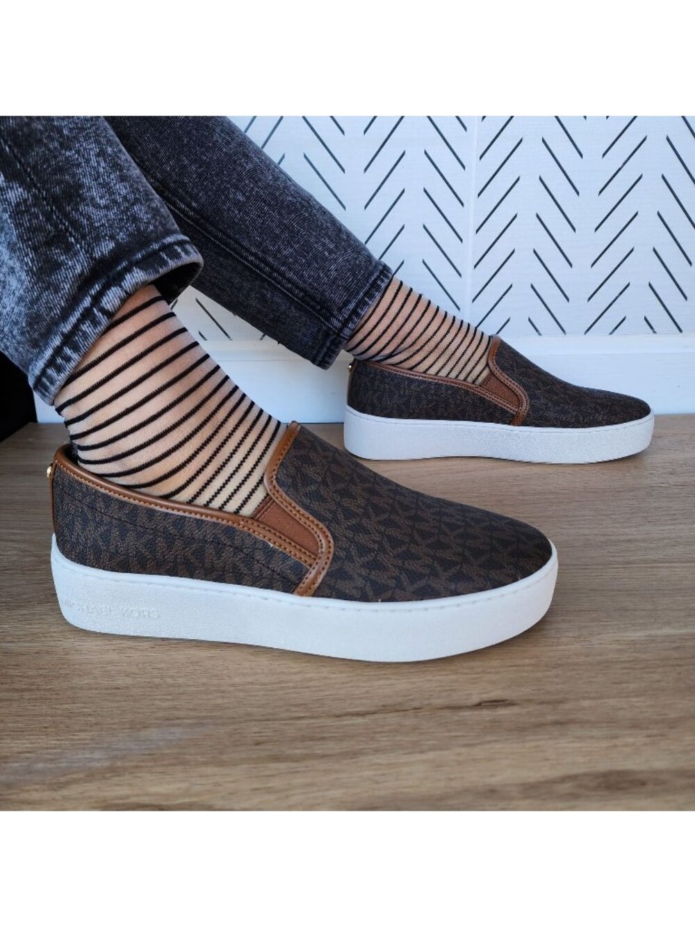 ⭐Michael Kors Teddi Slip On Size 7.5 Womens Platform Shoes Casual Sneakers Brown